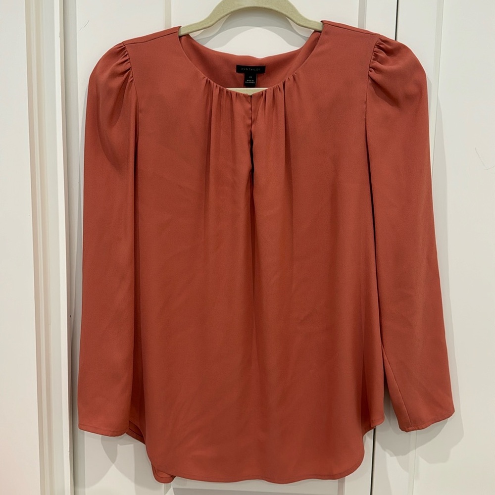 Ann Taylor dusty pink keyhole blouse